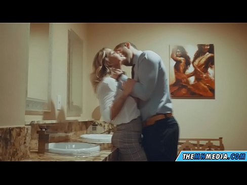 ❤️ כשבלונדינית חזה מפתה אותך בשירותים ציבוריים ❤️❌ סרטון סקס ב-iw.dewporn.ru